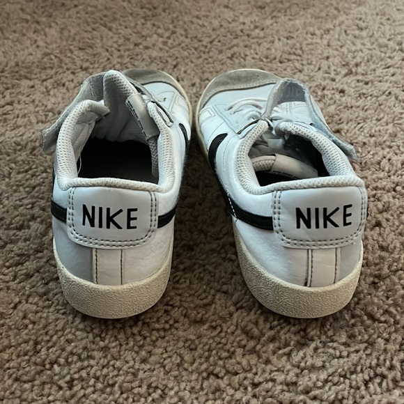 Nike size 2 - Picture 5 of 6